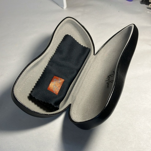 Ray-Ban Hard Clamshell Case with Polishing Cloth - Picture 4 of 7